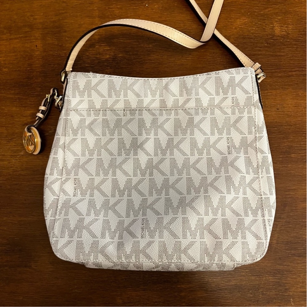 (Michael Kors) cross body travel bag never used - Picture 7 of 15